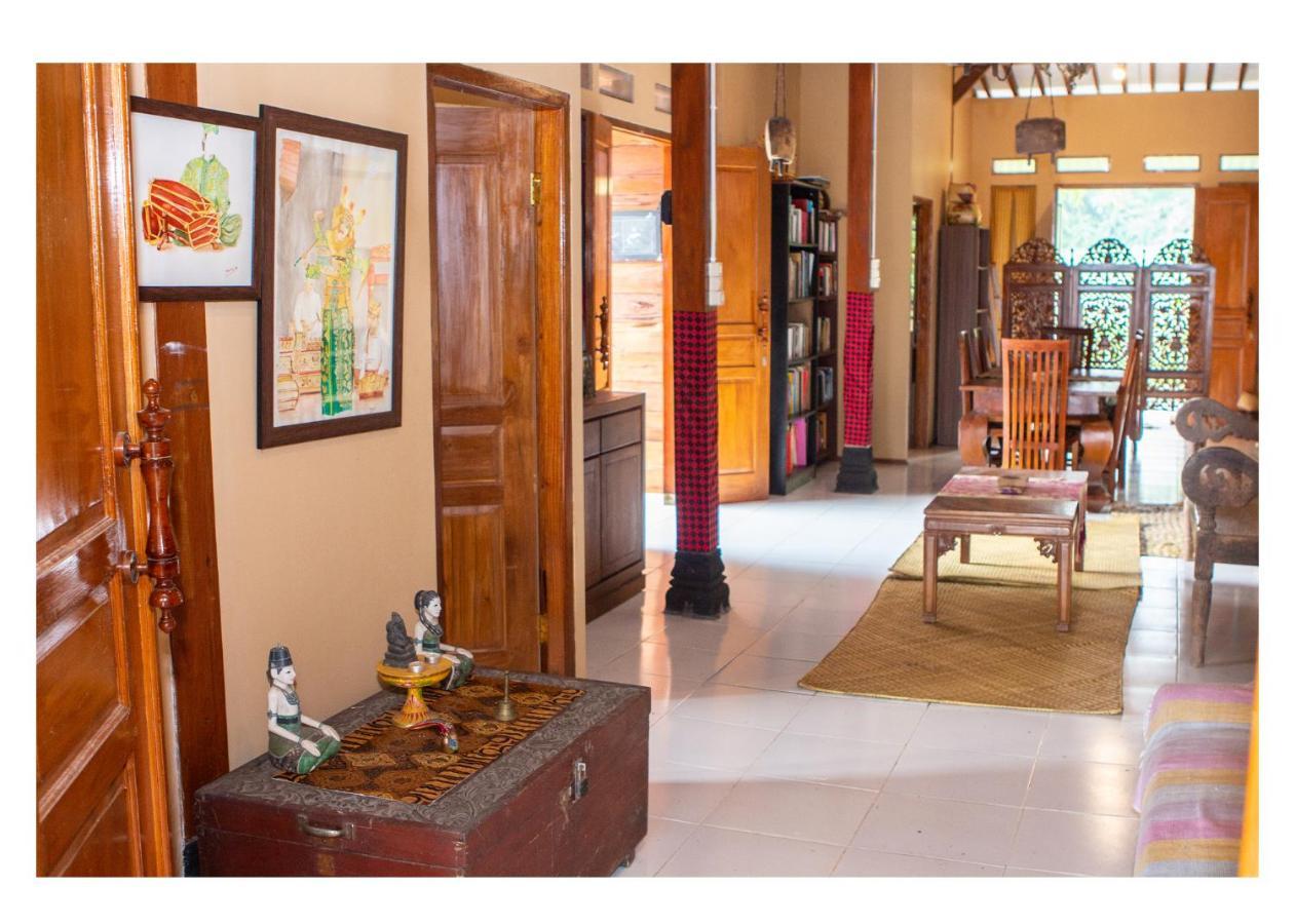 Sanggar Pantcha Indra Guest House Kemuning Exterior photo