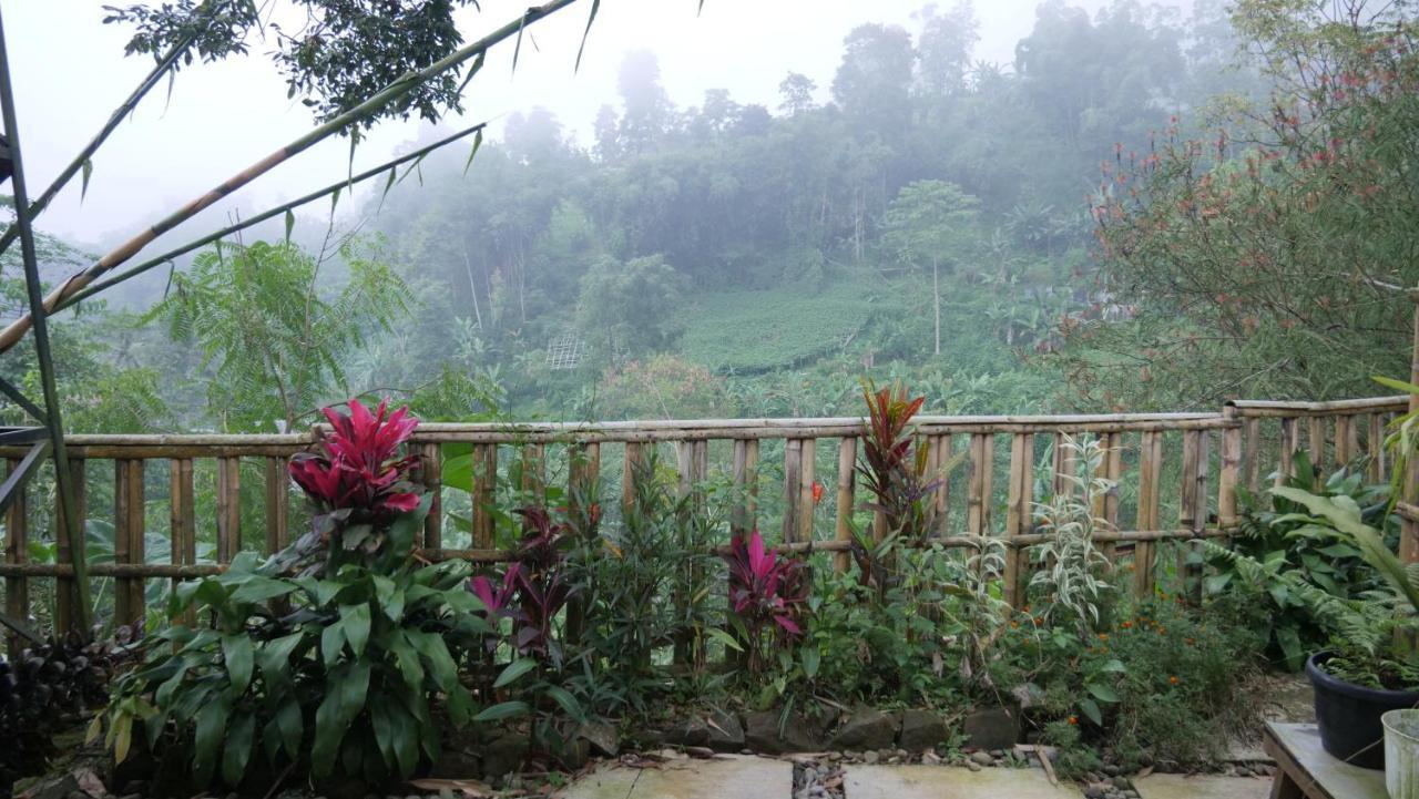 Sanggar Pantcha Indra Guest House Kemuning Exterior photo