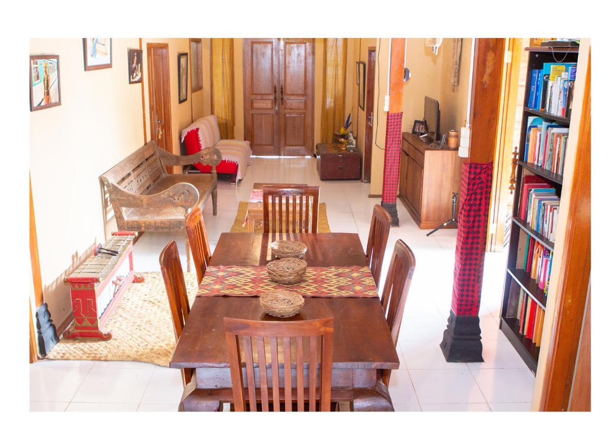 Sanggar Pantcha Indra Guest House Kemuning Exterior photo