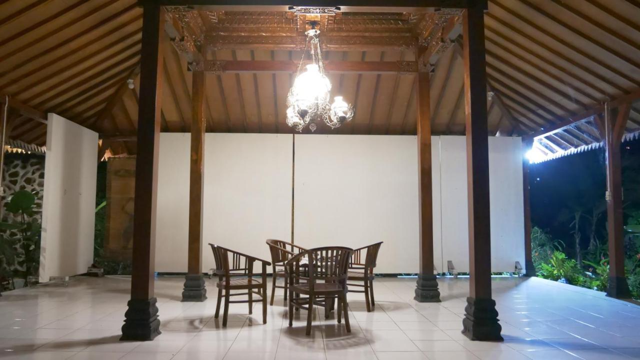 Sanggar Pantcha Indra Guest House Kemuning Exterior photo