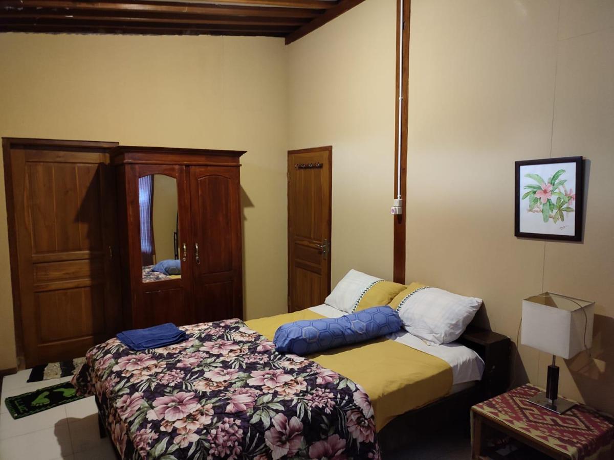 Sanggar Pantcha Indra Guest House Kemuning Exterior photo